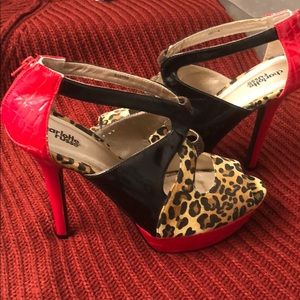 Brand new! Red leopard print heels 👠